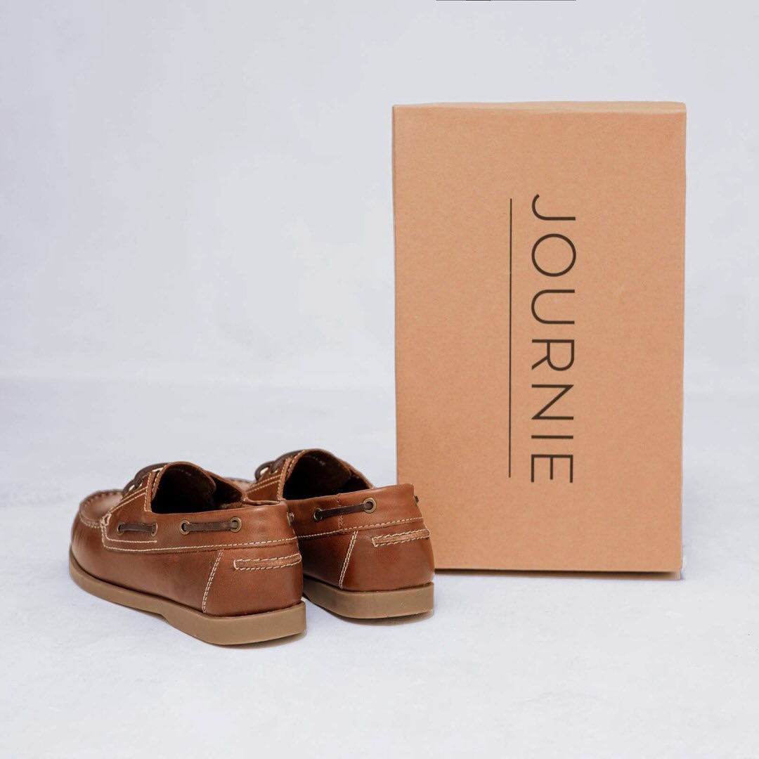 HANDSEWN BOAT SHOES - BROWN