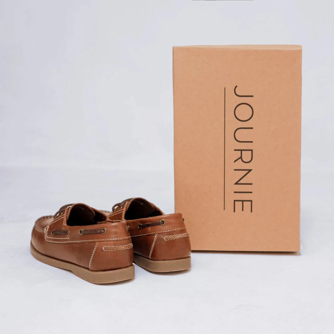 HANDSEWN BOAT SHOES - BROWN